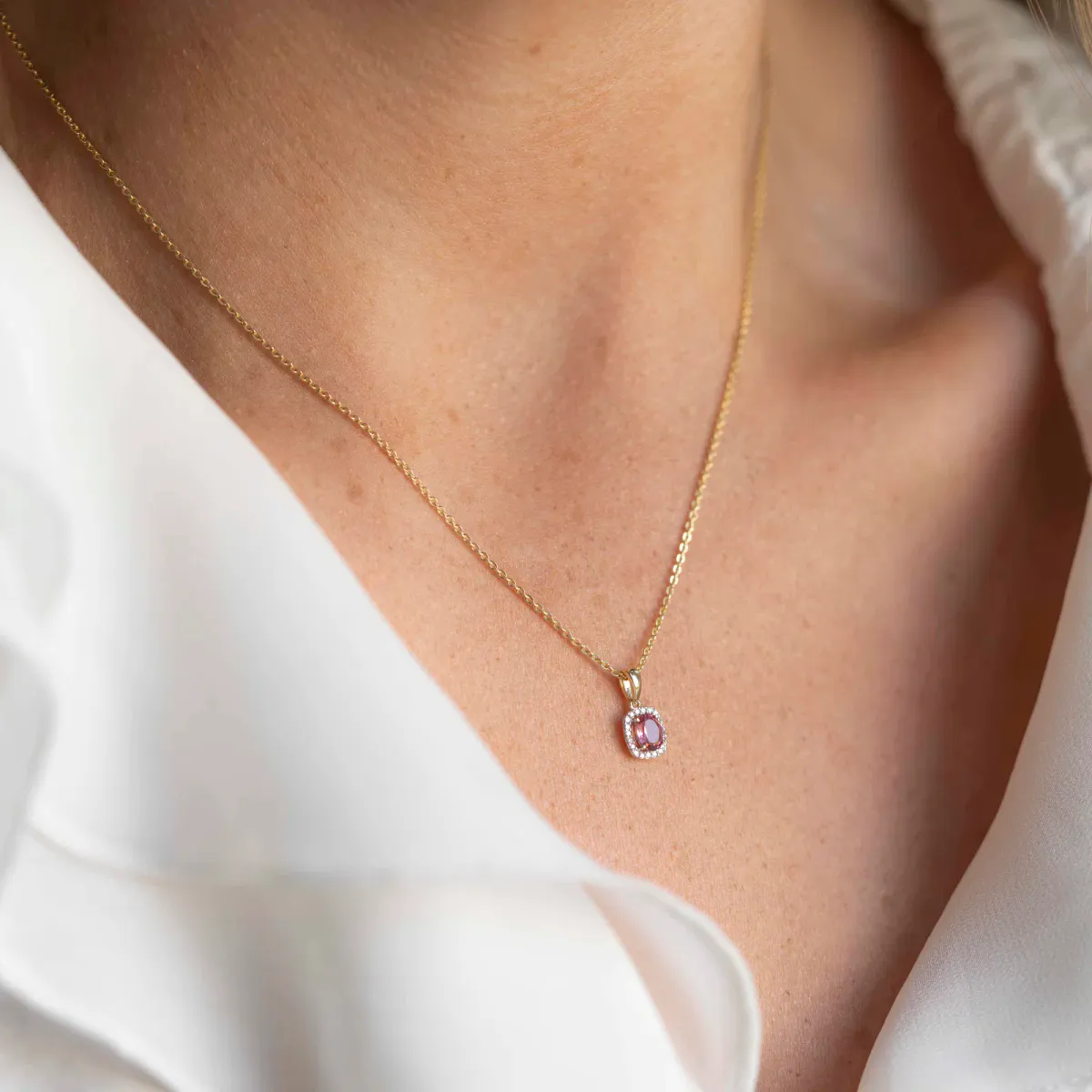 Anheng i gull med diamanter og rosa turmalin