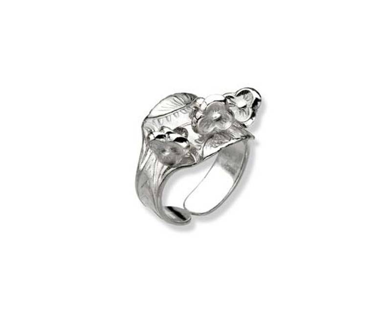 Ring, hvit Nordlandsbunad