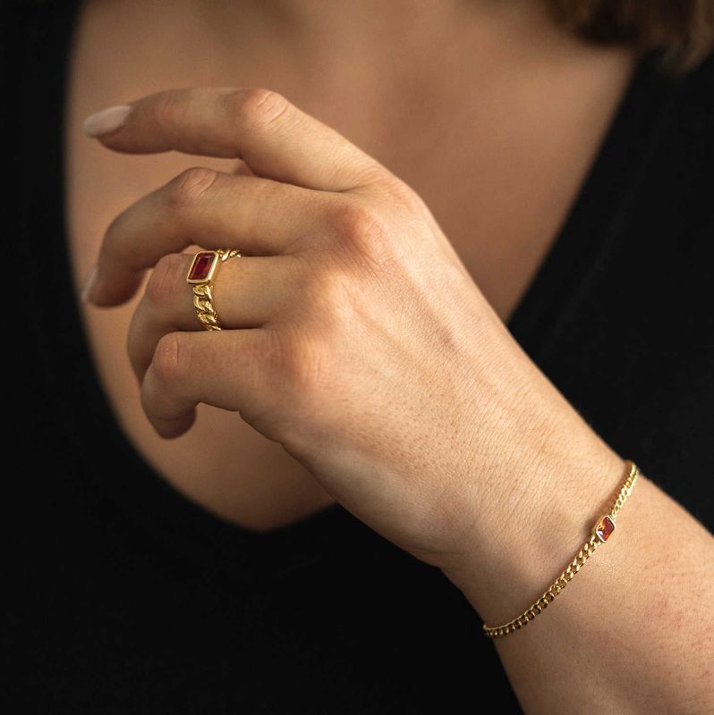Ring i forgylt sølv med orange zirkonia