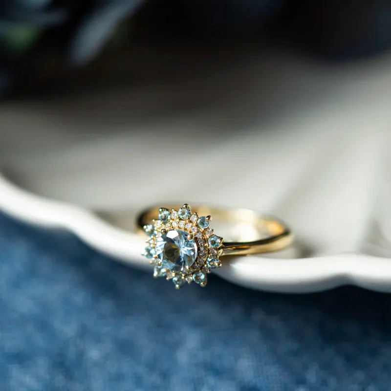 Ring i gull med aquamarin og diamant
